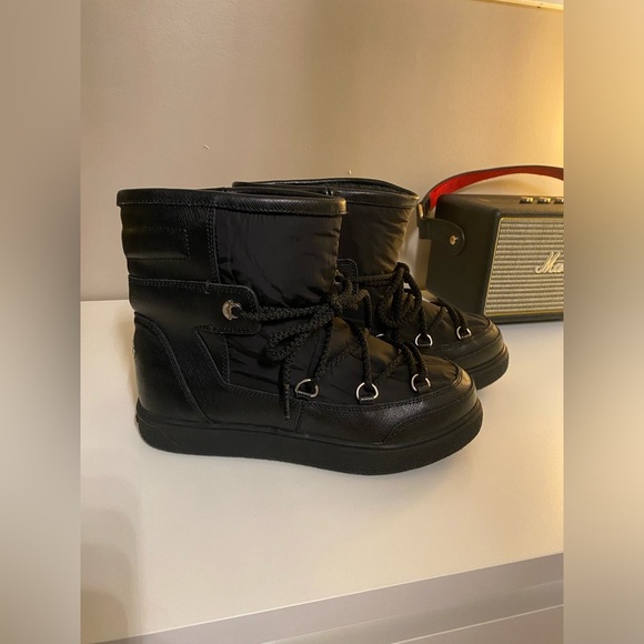 Super warm woman’s winter Moncler boots size 36 - Picture 2 of 9